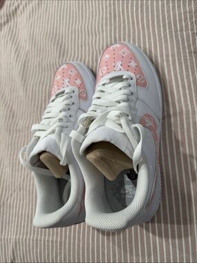 Nike White & Light Pink Low-Top Sneakers